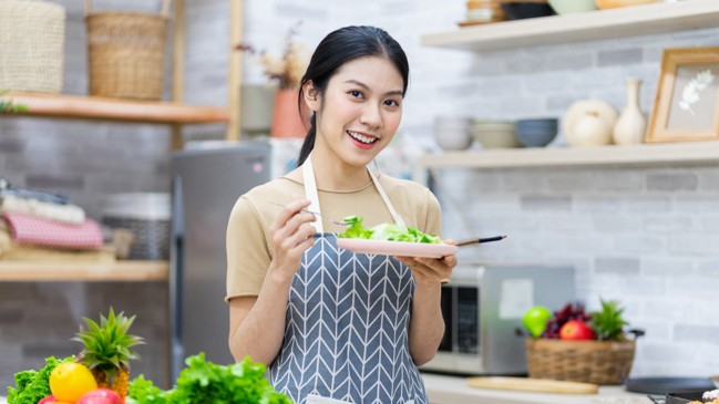che-do-an-lanh-manh-17829124590871215214296 8 thói quen có thể làm giảm tuổi sinh học - Ảnh 1.