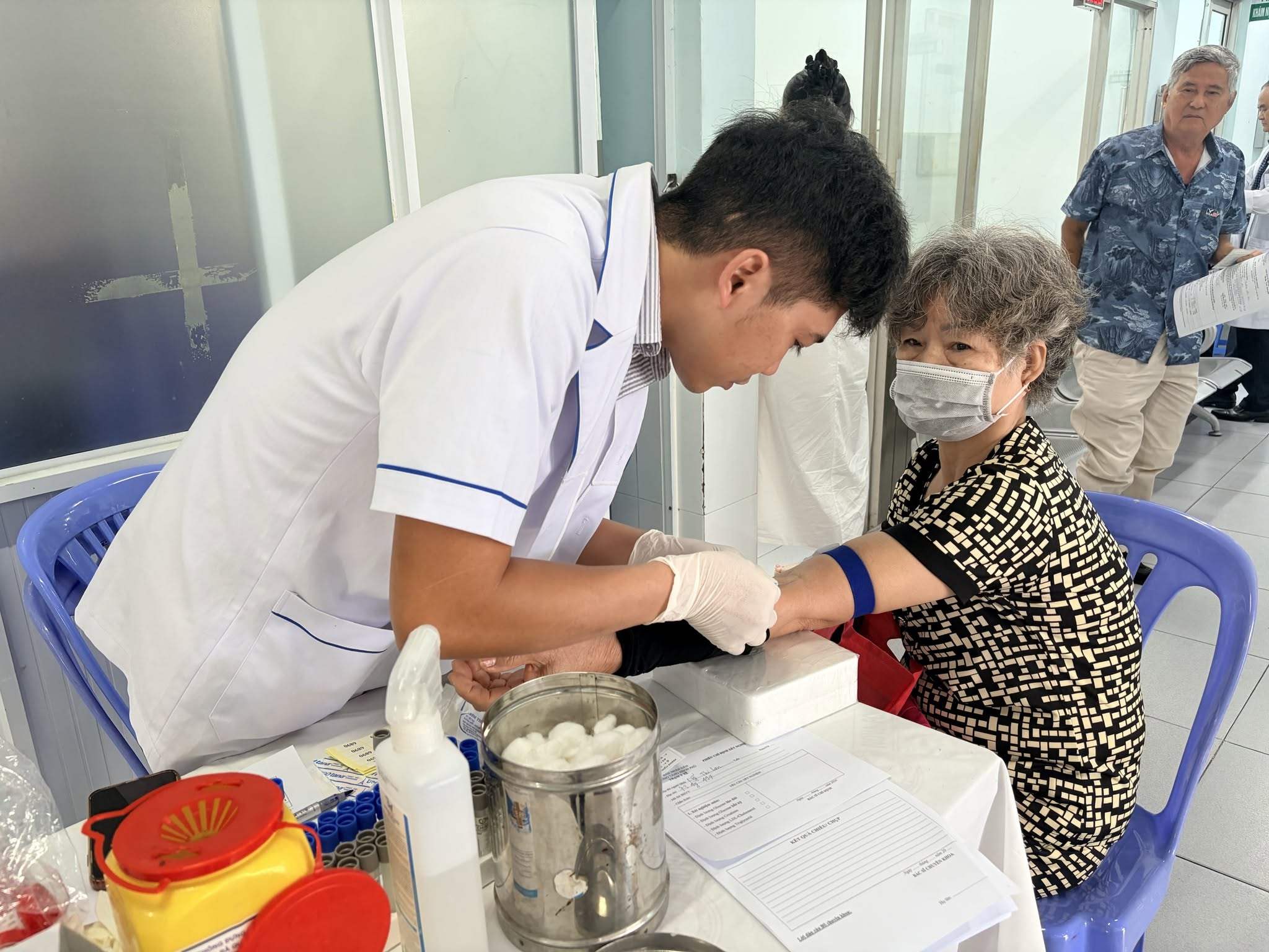 chien-dich-150-ngay-dem-3-jpg-17839881459241506430451 Chiến dịch 150 ngày đêm khám sức khỏe toàn dân tại TPHCM - Ảnh 1.