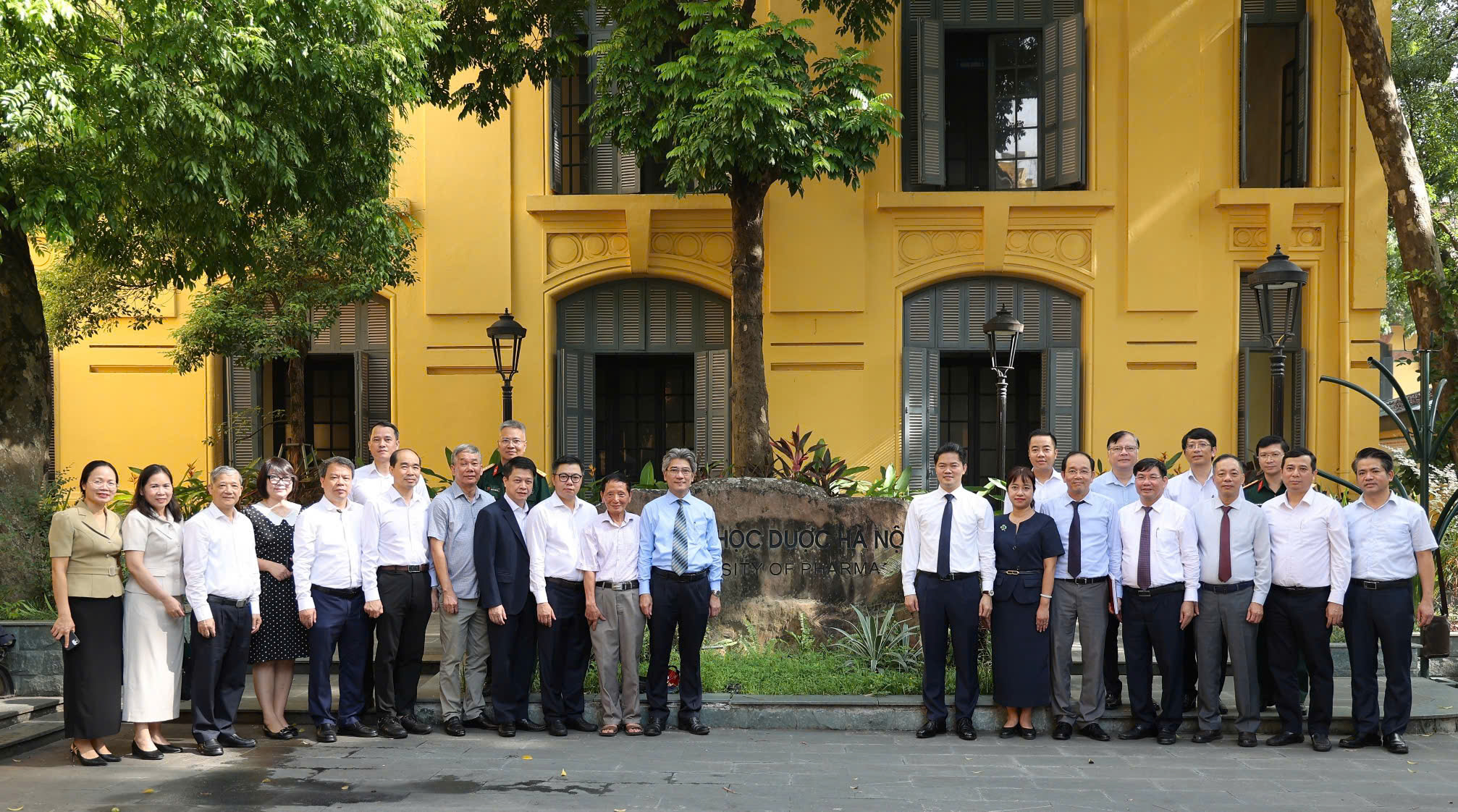 Bổ Nhiệm Hiệu Trưởng Mới Tại Trường Đại Học Dược Hà Nội: Bước Ngoặt Quan Trọng
