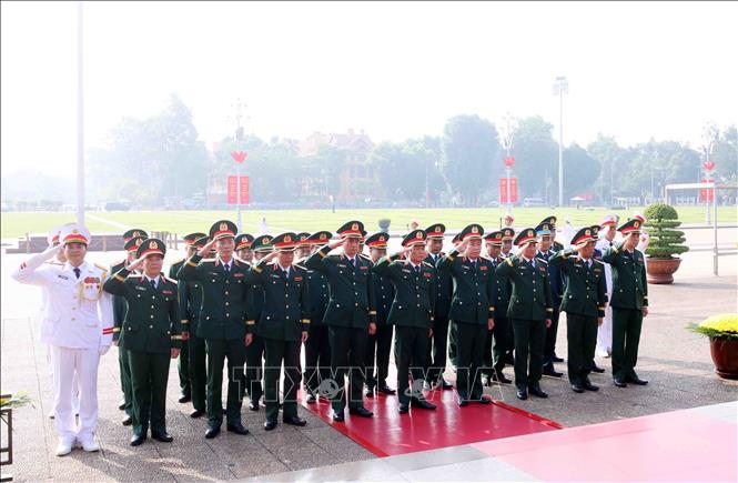 vieng-lang-4277-1785039962973-1785039964611474531430 Lãnh đạo Đảng, Nhà nước tưởng niệm các Anh hùng liệt sĩ và viếng Chủ tịch Hồ Chí Minh- Ảnh 11.