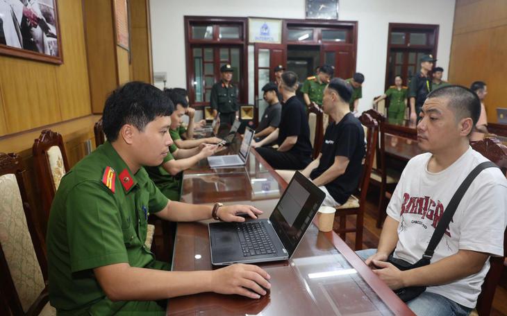 Bắt giữ 8 người Hàn Quốc