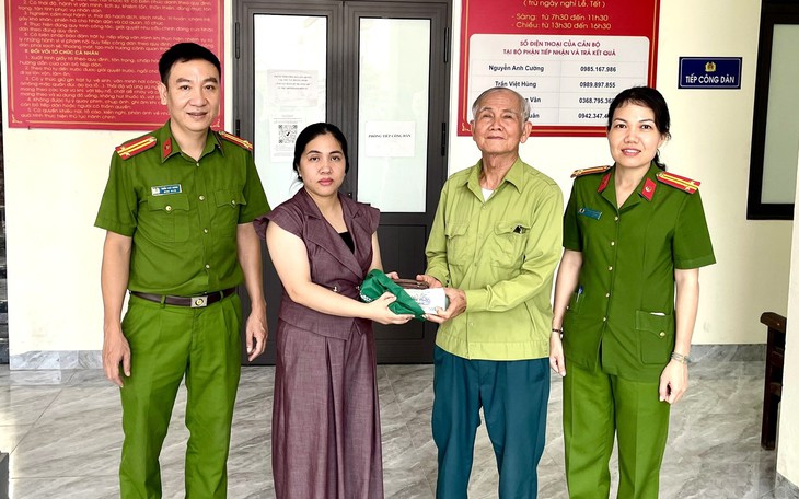 Người phụ nữ trả lại ví có vàng - Ảnh 2.