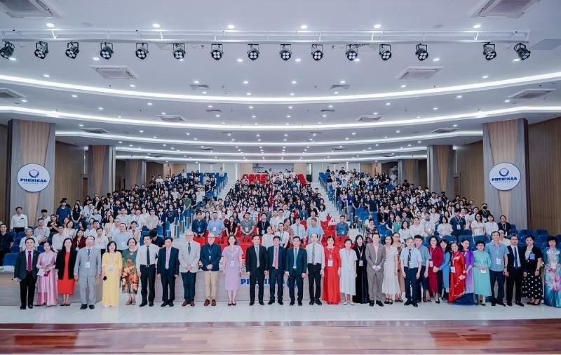 1-cac-dai-bieu-tham-du-hoi-nghi-17863503241411456924146 Khám Phá Tiềm Năng Y Học Chính Xác Qua Các Nghiên Cứu GEN Từ MEDLATEC - Ảnh 1.