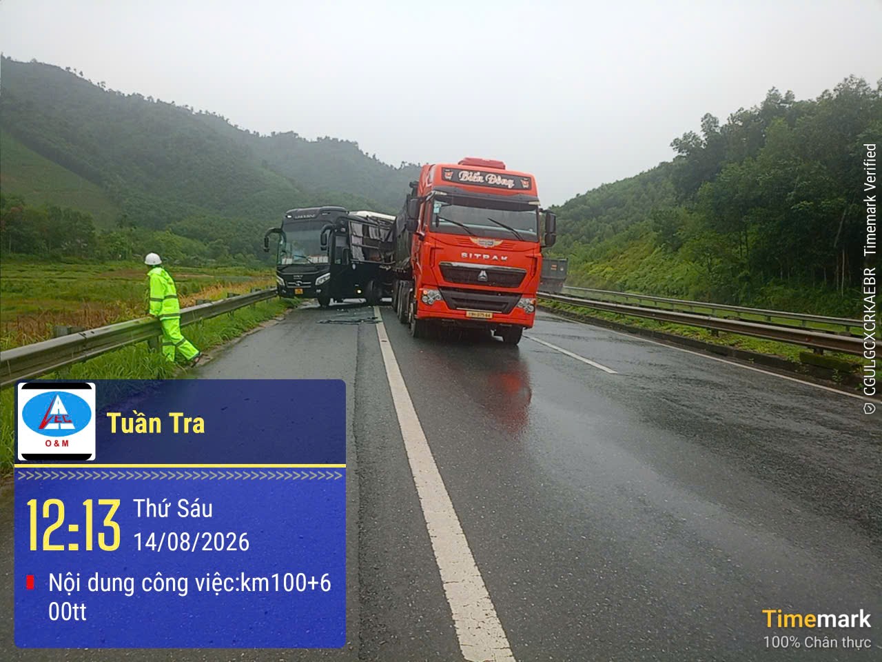 1000058090-1786691897020488463399 Chiều 14/8, nhiều vụ tai nạn xảy ra trên cao tốc Nội Bài - Lào Cai- Ảnh 2.