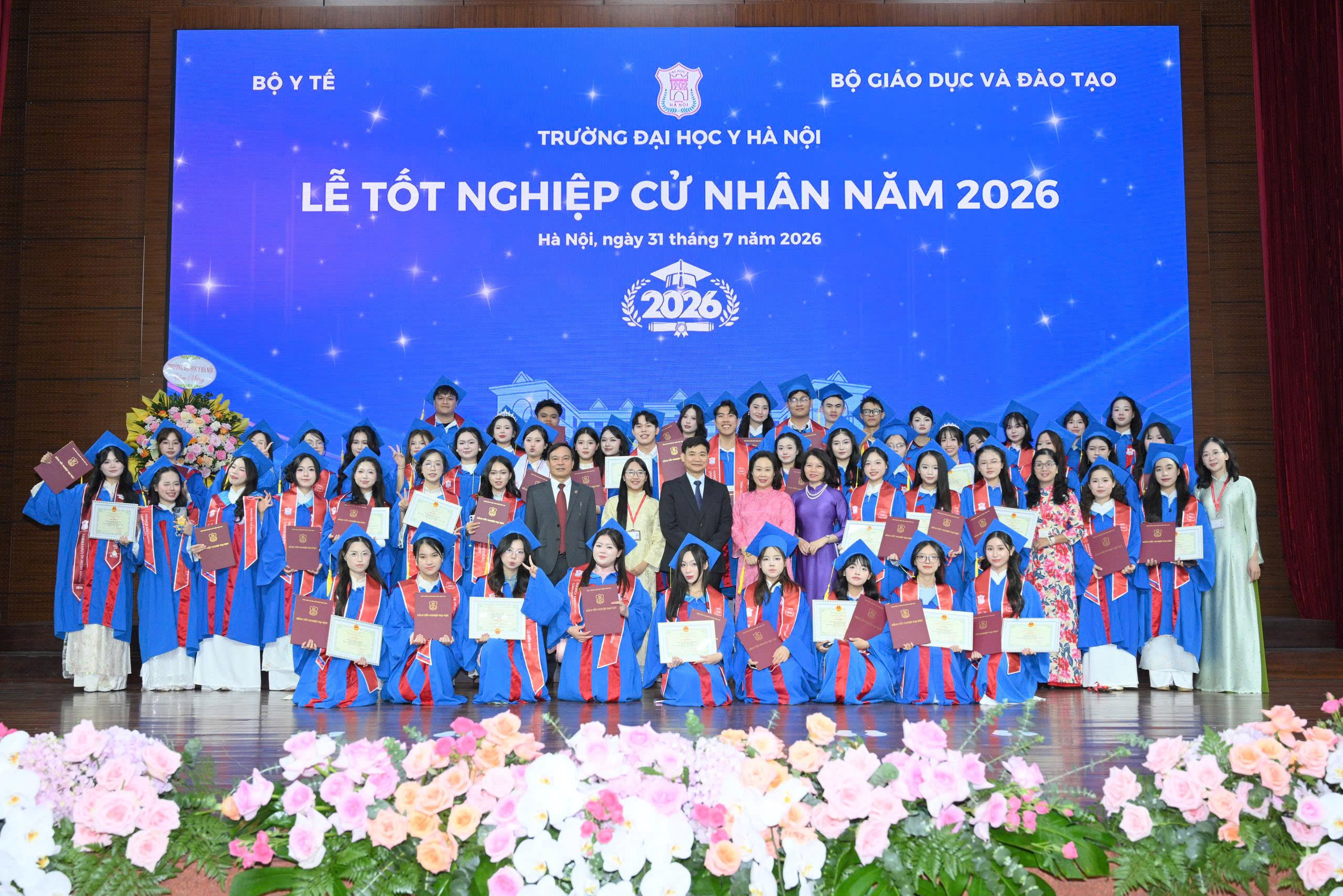 Đại học Y Hà Nội Giới Thiệu 427 Cử Nhân Y Tế Mới Để Đáp Ứng Nhu Cầu Ngành Y