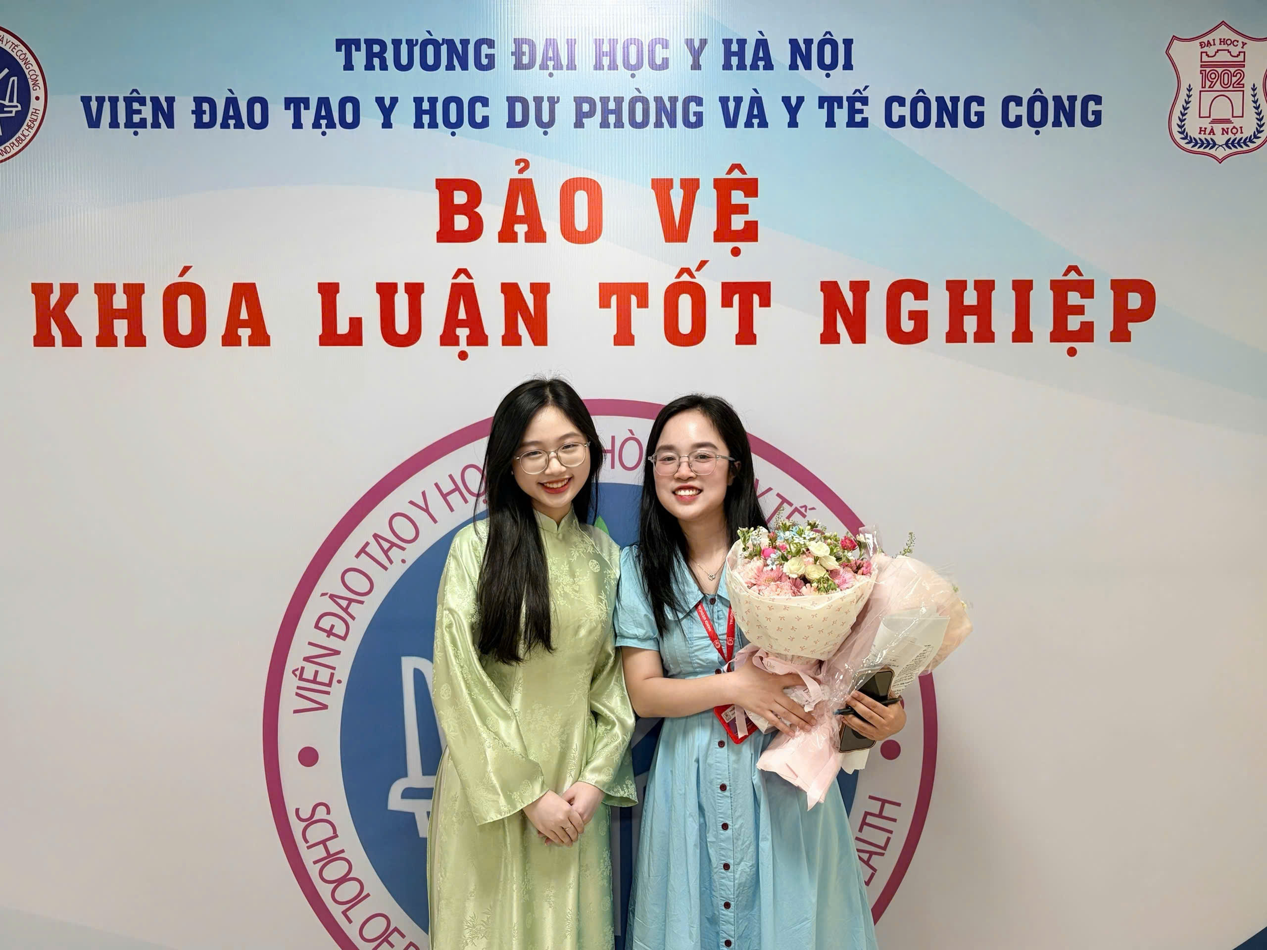 Hà Kiều Trang trong buổi bảo vệ tốt nghiệp Hà Kiều Trang trong buổi bảo vệ tốt nghiệp