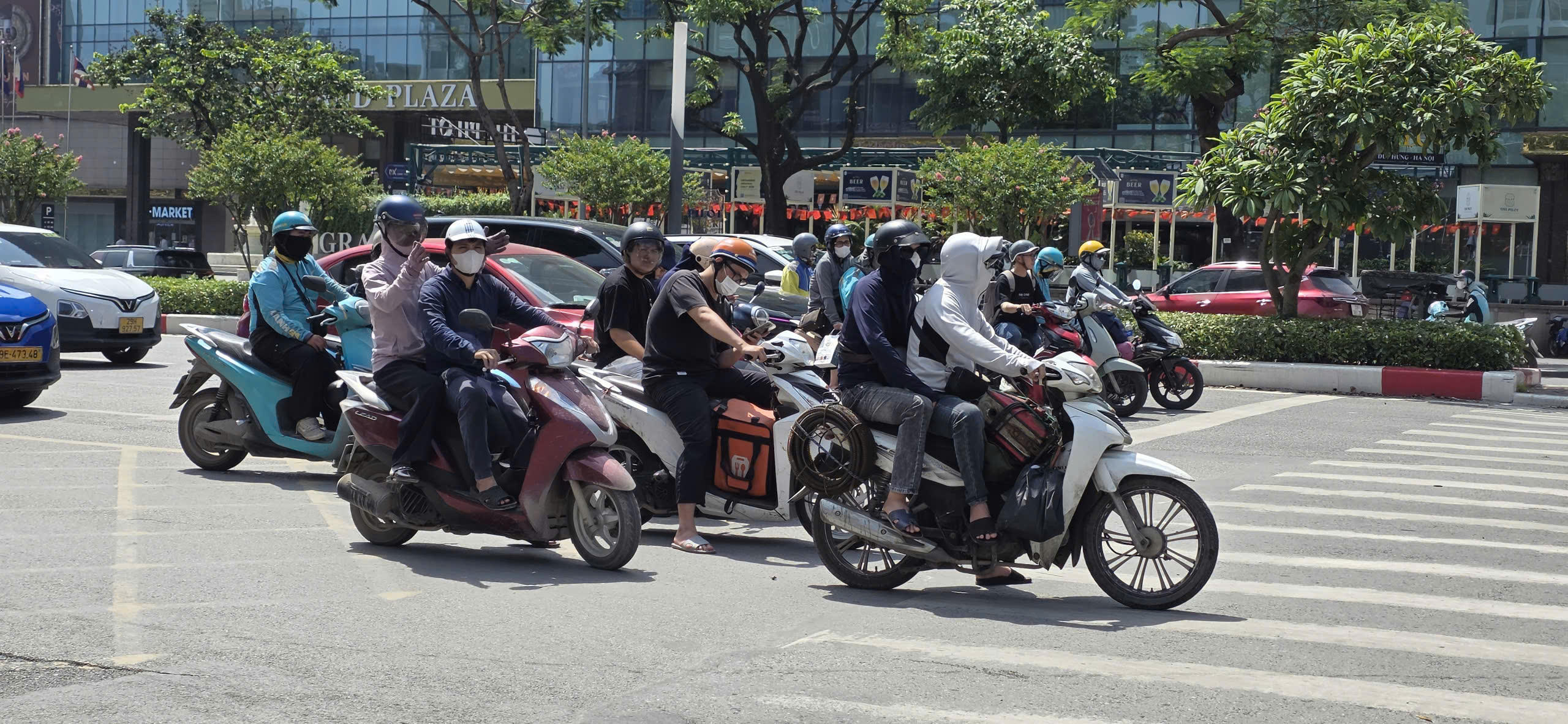 Hà Nội Bị Nắng Nóng Đỉnh Điểm: Tình Hình Cảnh Báo Thời Tiết