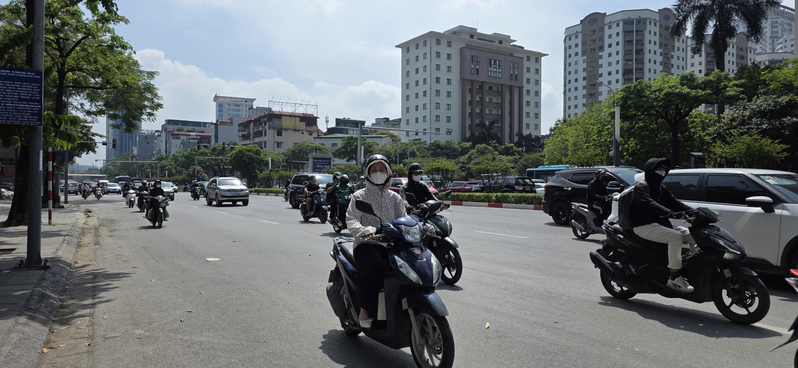 Miền bắc nắng nóng trước khi chuyển mưa dông dài ngày