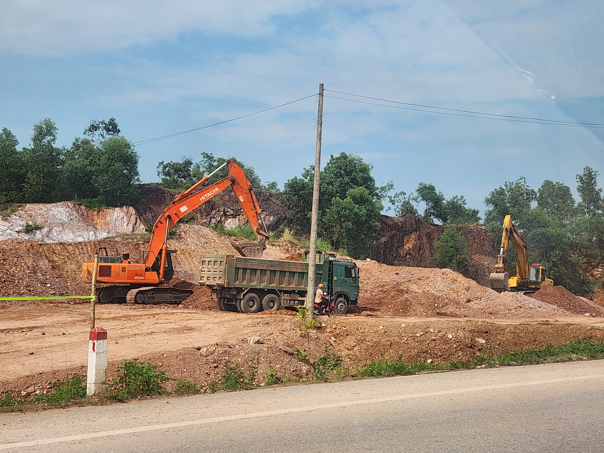Tiến Độ Dự Án Đường Nối Cảng Hàng Không Thọ Xuân: Thách Thức và Giải Pháp