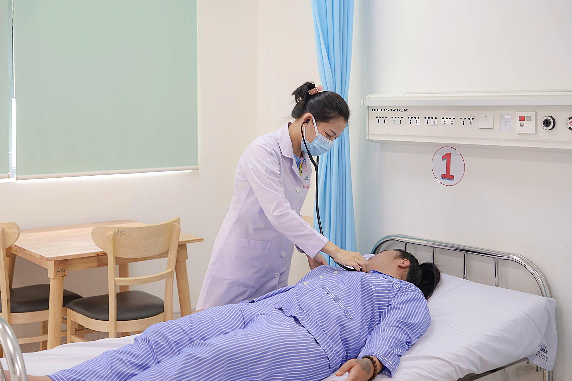 Triệu Chứng Đau Ngực Ở Người Trẻ: Cảnh Báo Đáng Lo Ngại