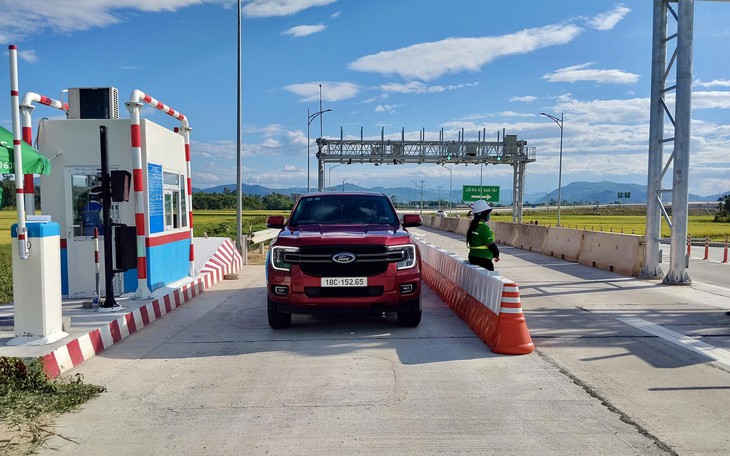 Cảnh Báo Về Hành Vi Dừng Xe Ngủ Trên Cao Tốc