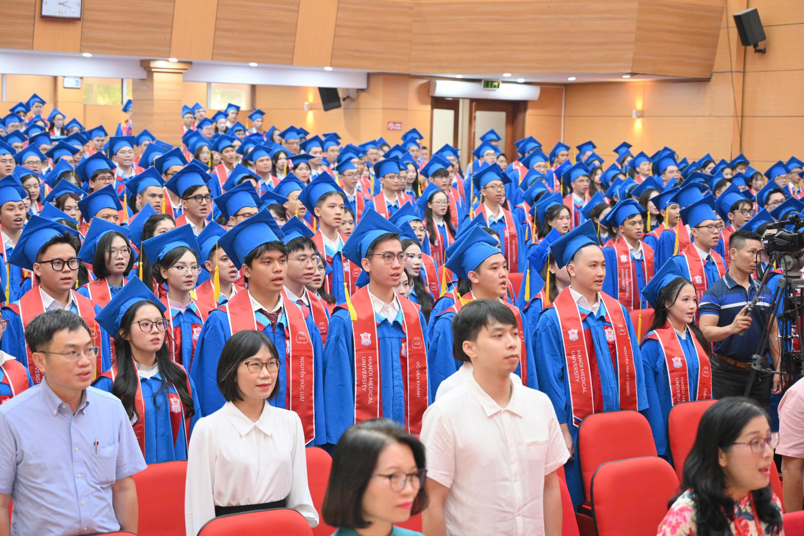 696 Tân Bác Sĩ Đại Học Y Hà Nội - Ảnh 1 696 Tân Bác Sĩ Đại Học Y Hà Nội - Ảnh 1