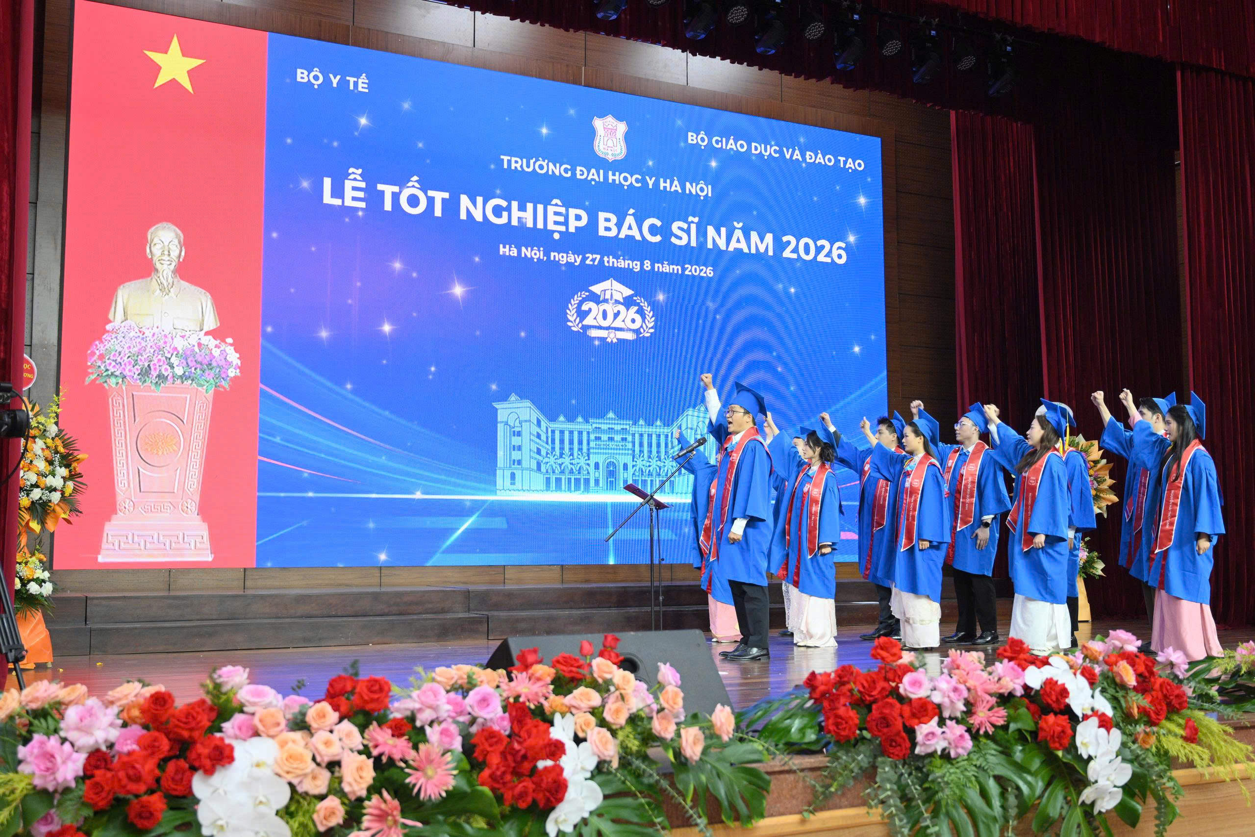 696 Tân Bác Sĩ Đại Học Y Hà Nội - Ảnh 2 696 Tân Bác Sĩ Đại Học Y Hà Nội - Ảnh 2