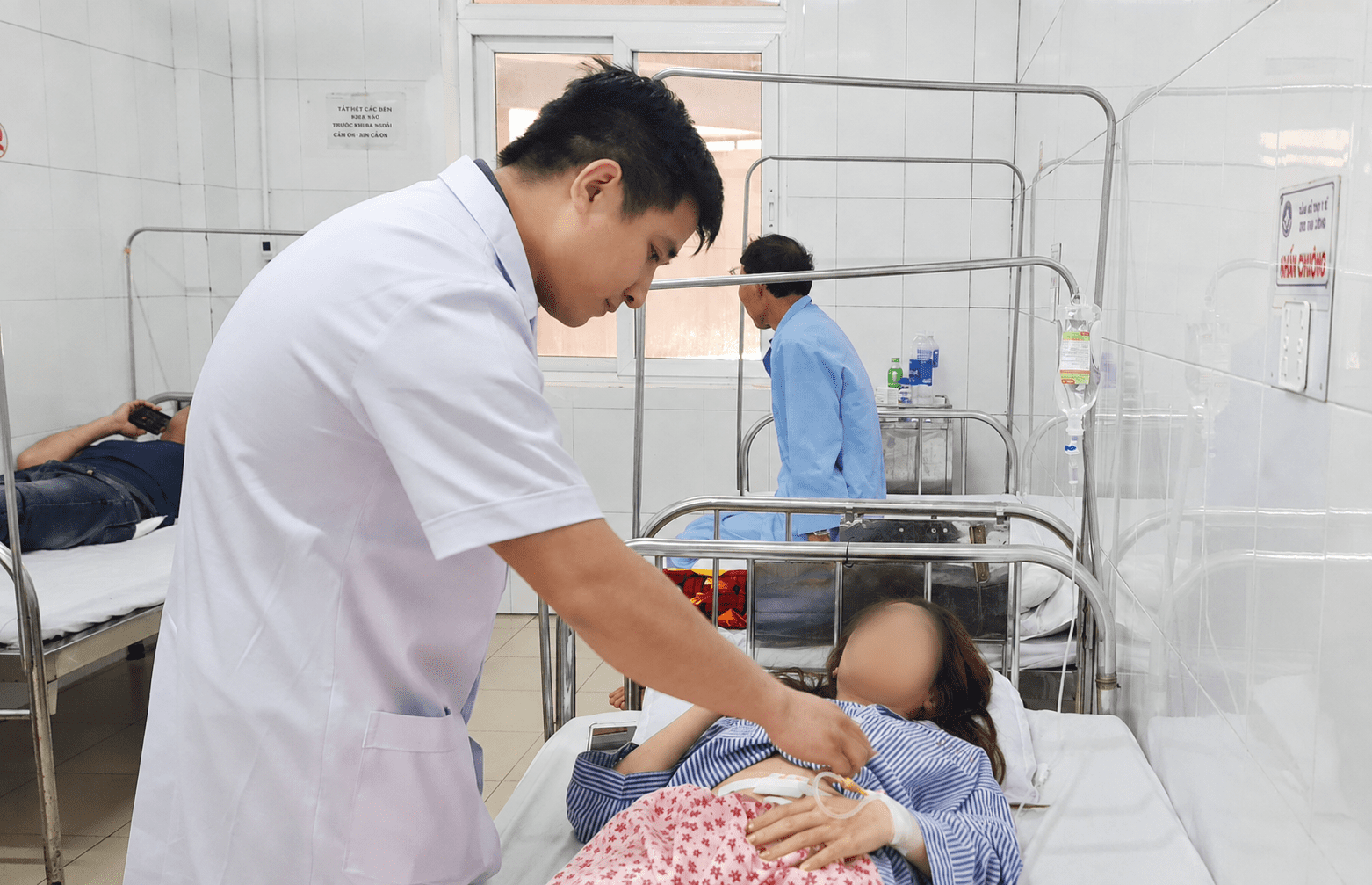 1c3d8fb9-b5aa-42e9-a565-d490751c634d0b0d0-1786515551527758894878 Cấp cứu bệnh nhân cùng lúc viêm ruột thừa và chửa ngoài tử cung vỡ- Ảnh 2.