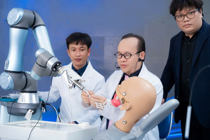 2-17865315986241570867420 Nha khoa Nhân Tâm đầu tư robot cấy ghép Implant thế hệ mới- Ảnh 2.