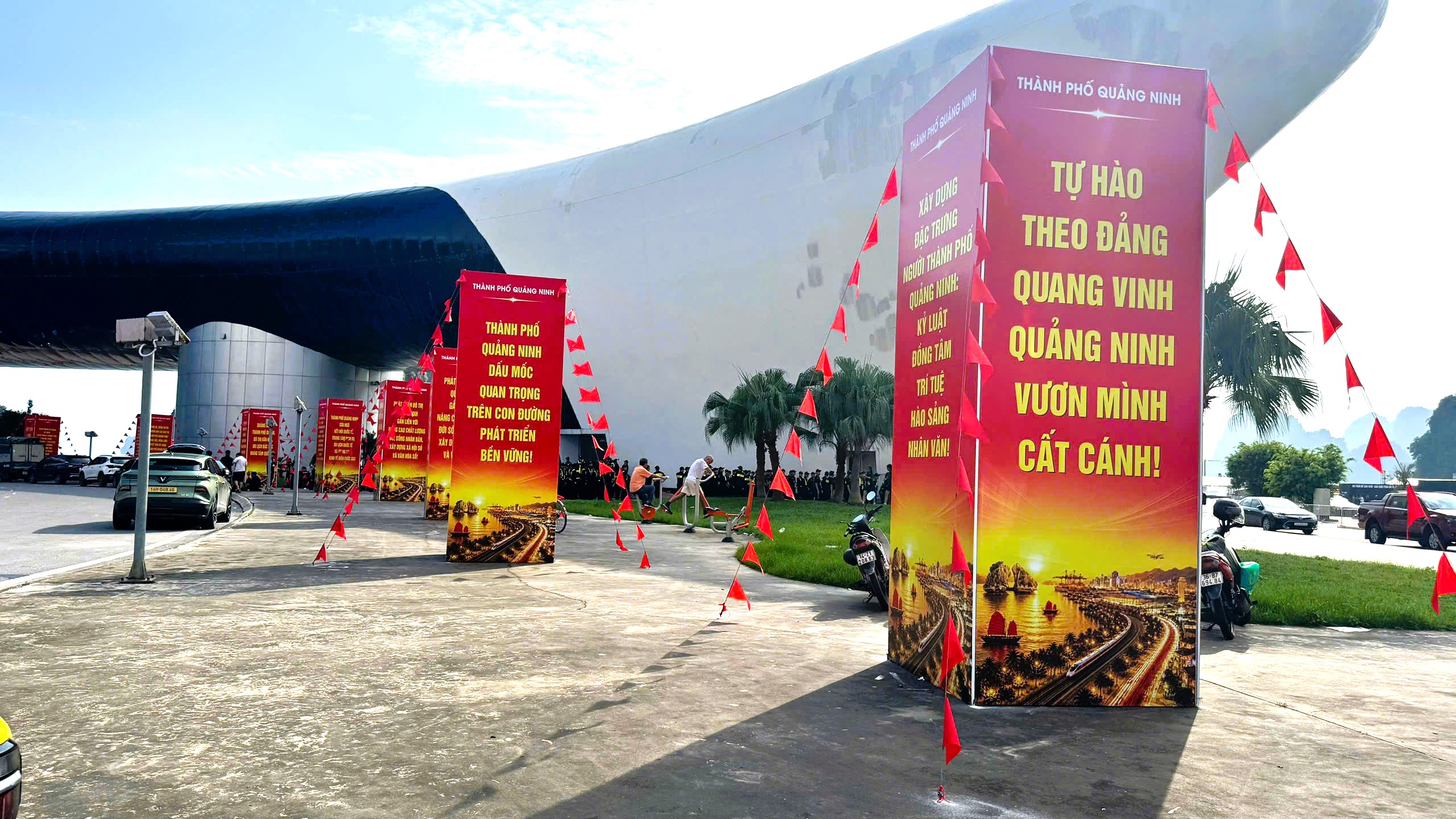 2-1787910393054382406595 Hình ảnh thành phố mới Quảng Ninh chào mừng Quốc khánh 2/9- Ảnh 11.