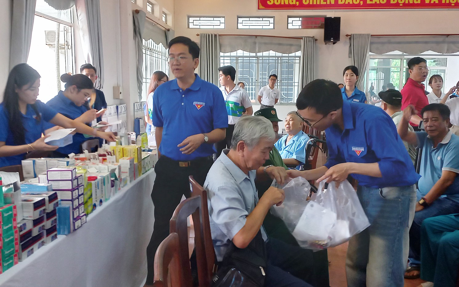 Thúc Đẩy Chăm Sóc Sức Khỏe và Bảo Hiểm Y Tế Cho Người Dân Tộc Thiểu Số