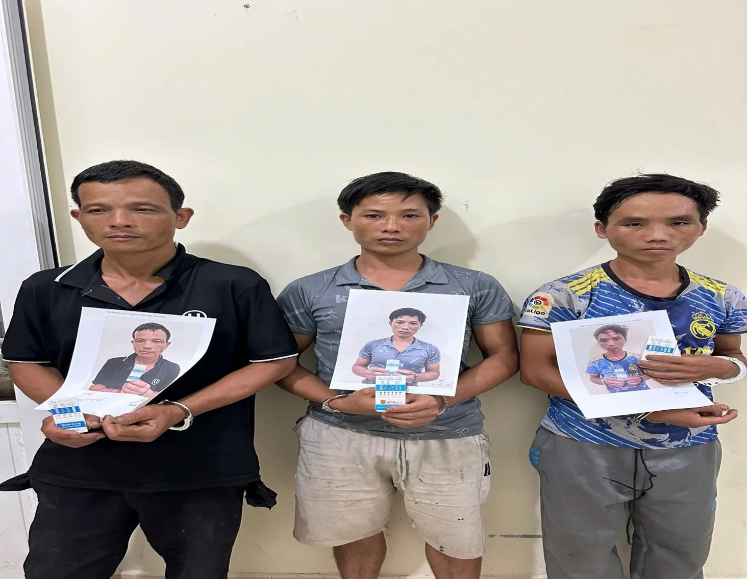 3-doi-tuong1-17878984076151620460591 Công an Lai Châu bắt quả tang và khám xét khẩn cấp đường dây ma túy- Ảnh 1.