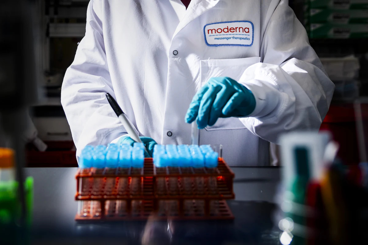 FDA Cấp Phép Vaccine Cúm Mùa Dựa Trên Công Nghệ mRNA Đầu Tiên