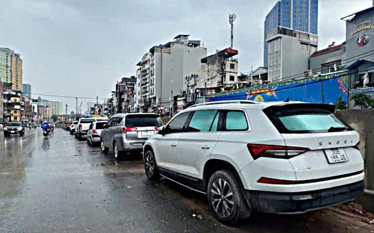 Khám Phá Những Vụ Phát Hiện Nghiêm Trọng Từ Lỗi Dừng Đỗ Trên Đường Phố Hà Nội - Ảnh 1.