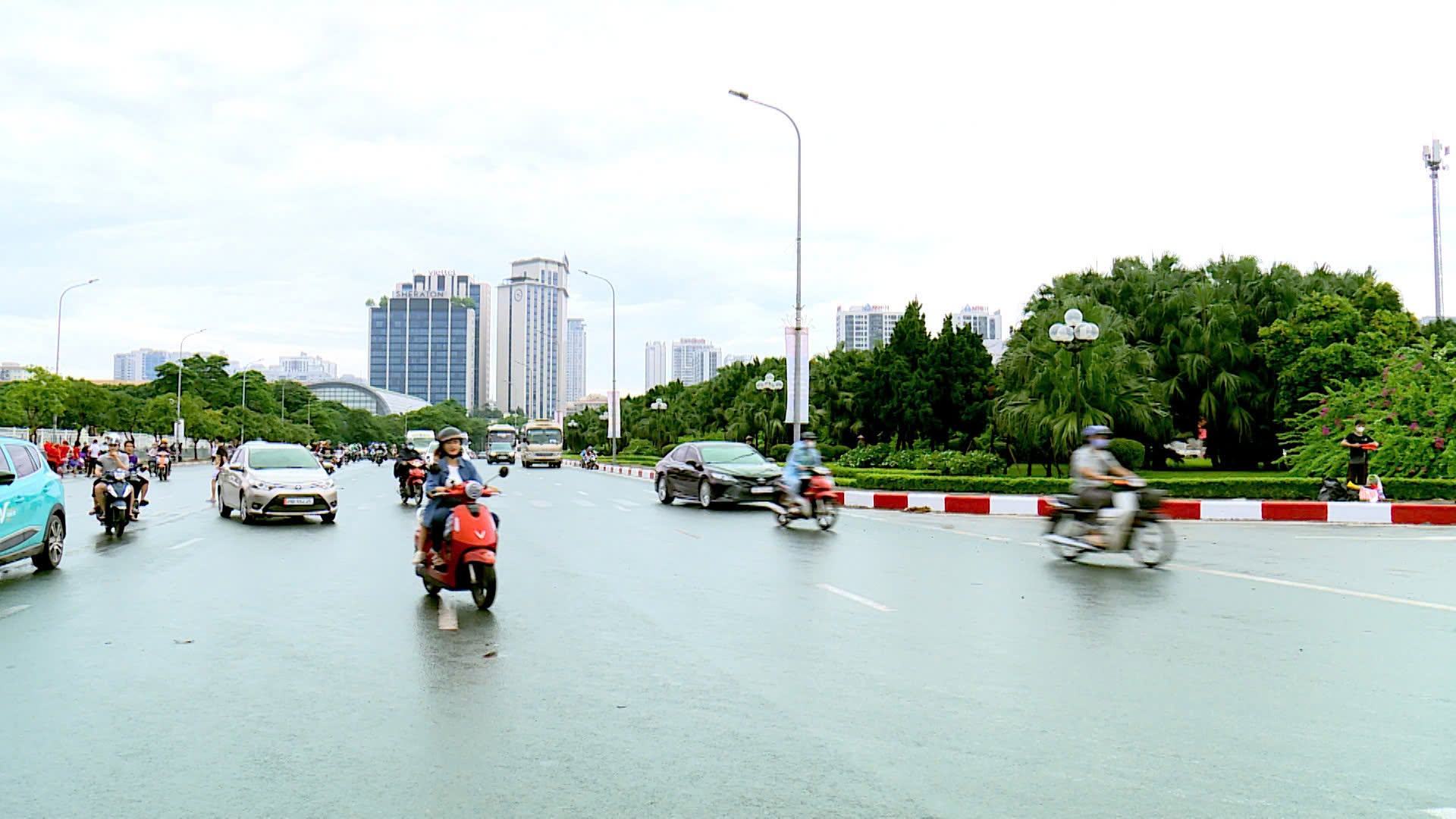 78432717515090632279309881419966321402167771n-1787546549107704625278 Hà Nội giảm điểm ngập sau mưa lớn, chuyên gia cảnh báo chưa thể chủ quan- Ảnh 2.
