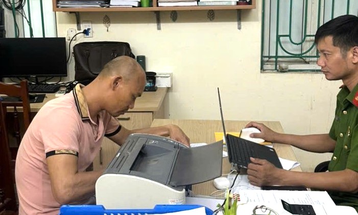 anh-11-17878231510911514126968 Phẫn nộ gã đàn ông đi xe máy dâm ô 2 bé gái- Ảnh 1.