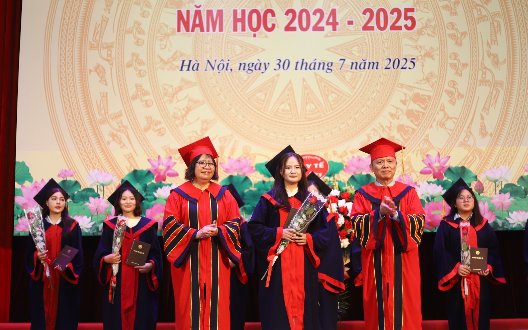 Sự Trưởng Thành Của Thế Hệ Bác Sĩ Mới Tại Đại Học Y Dược Hà Nội