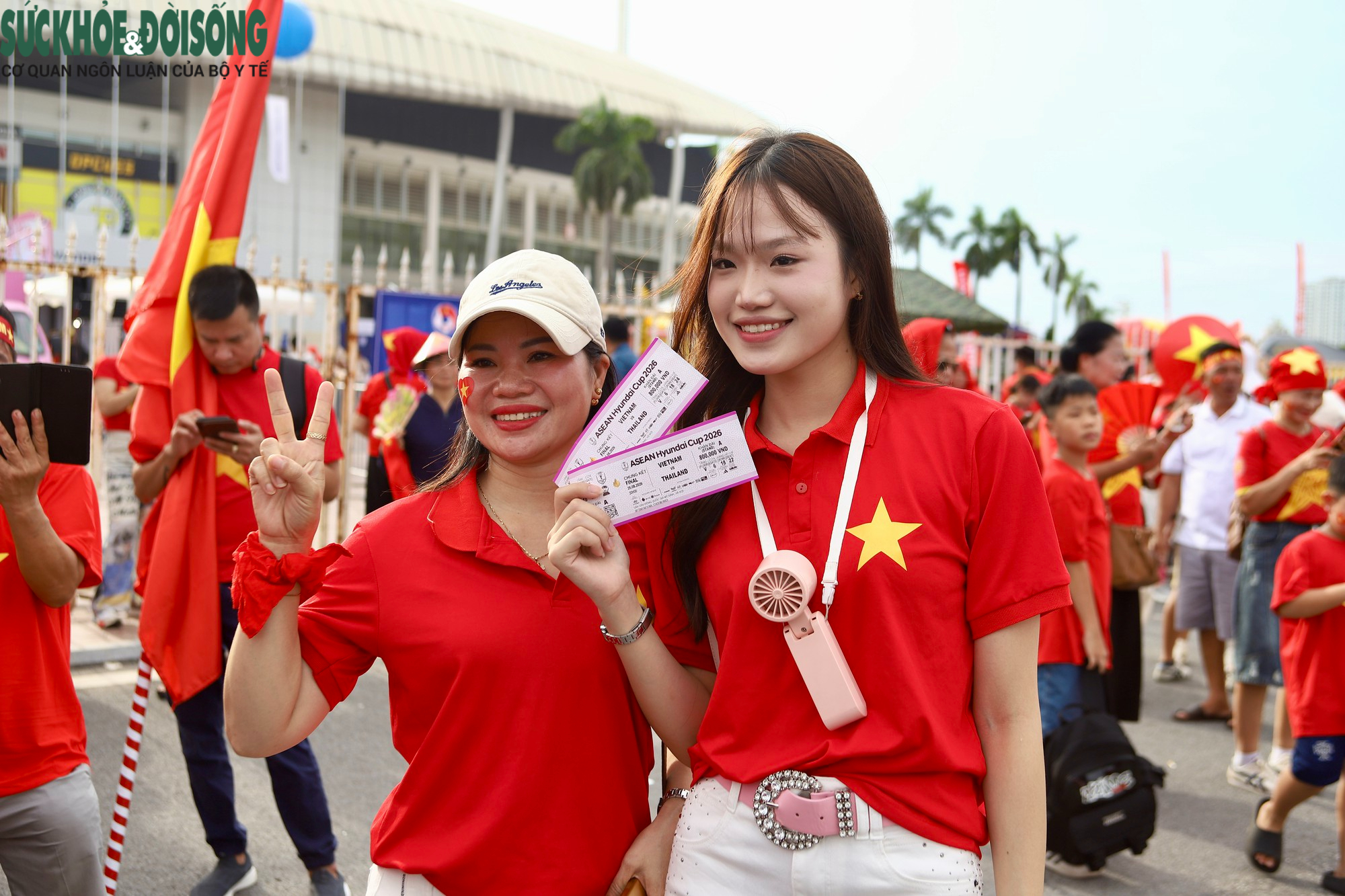 base64-17877387653631961787906 Người hâm mộ gửi lời chúc trước trận Việt Nam - Thái Lan: 'Việt Nam chiến thắng!'- Ảnh 6.