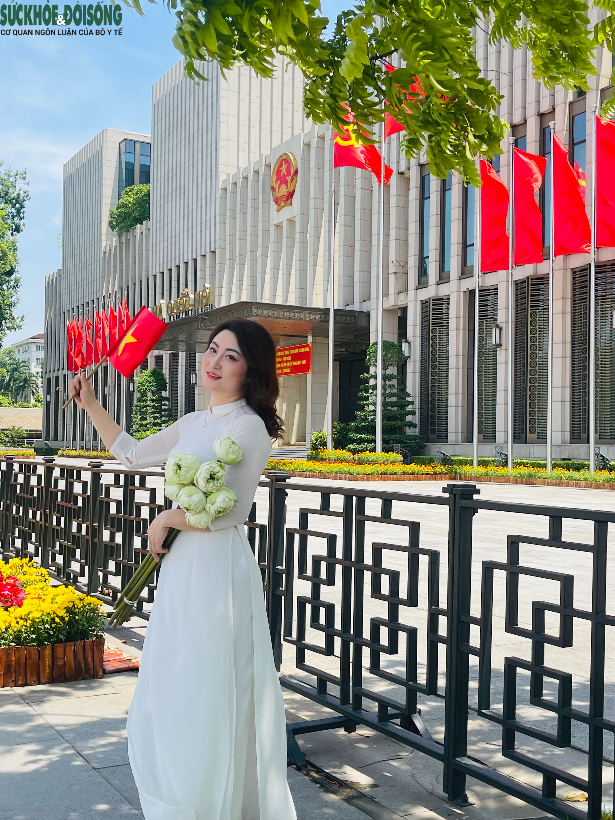 base64-17881607453371458156381 Người dân nô nức về Quảng trường Ba Đình chụp ảnh dịp Quốc khánh- Ảnh 10.