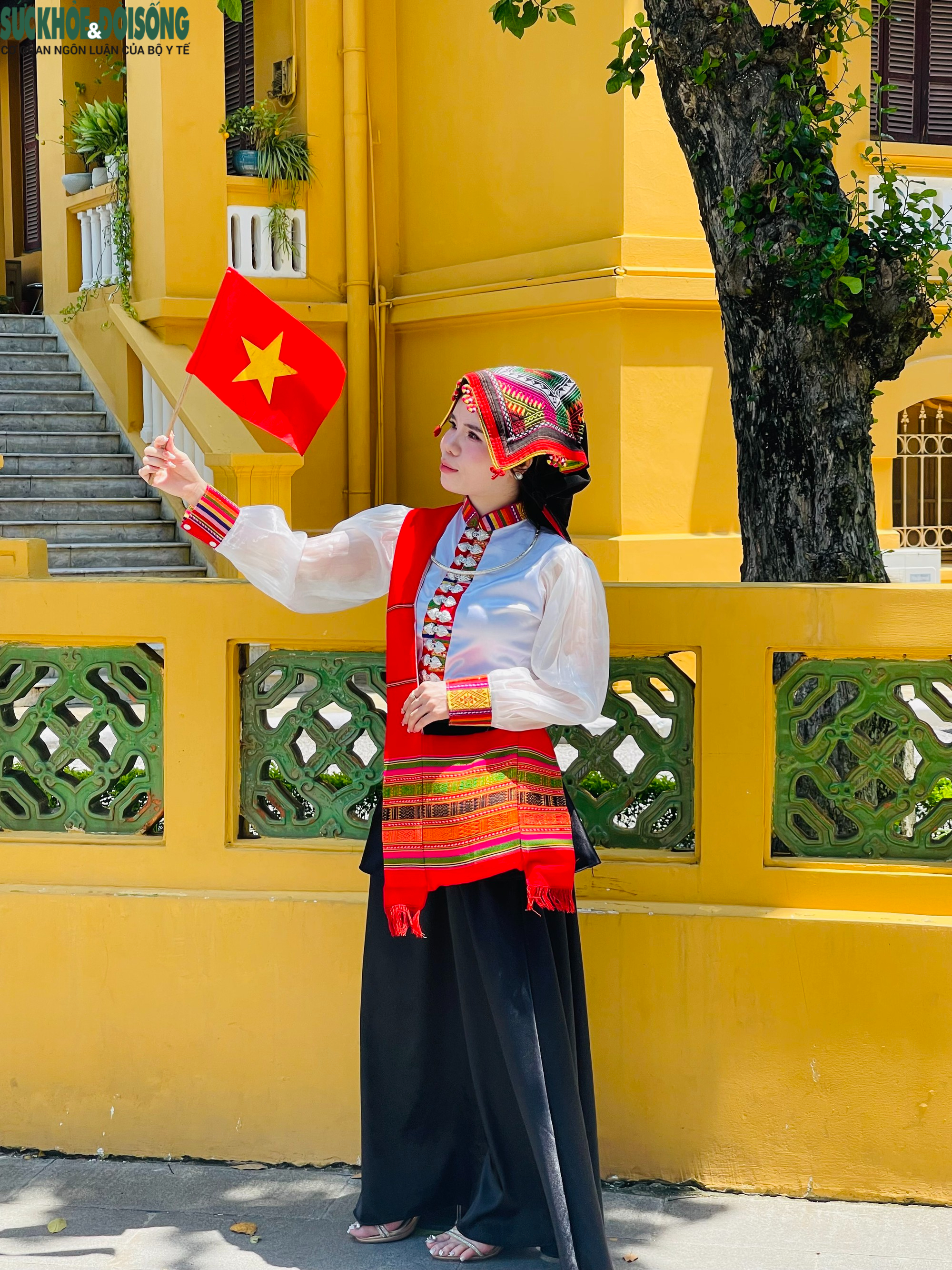 base64-1788160745453971419077 Người dân nô nức về Quảng trường Ba Đình chụp ảnh dịp Quốc khánh- Ảnh 7.