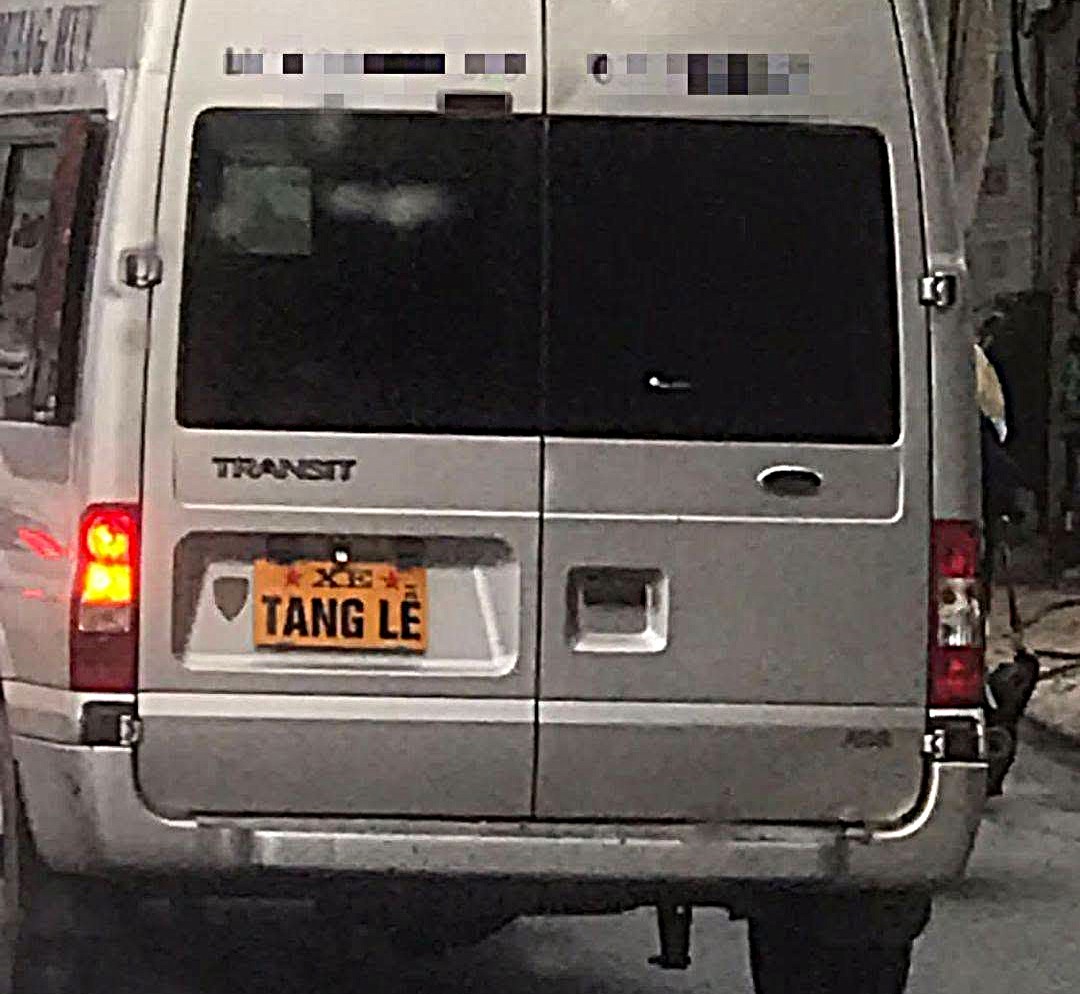 Xử Phạt Tài Xế Sử Dụng Biển ‘Xe Tang Lễ’ Che Biển Số: Hệ Lụy Nguy Hiểm