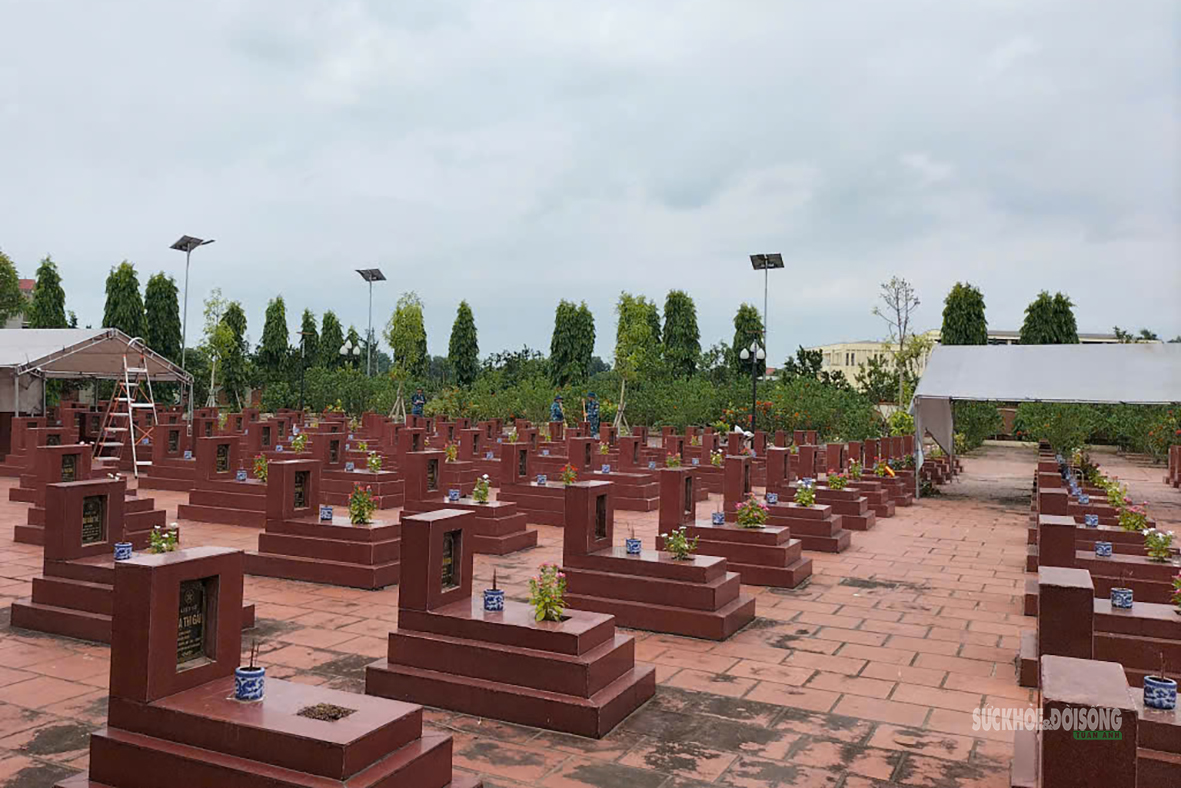 bo-doi-chinh-trang-nghia-trang-chuan-bi-lay-mau-hai-cot-liet-si-1-2-1787208092281268388380 Bộ đội chỉnh trang nghĩa trang, chuẩn bị lấy mẫu hài cốt liệt sĩ - Ảnh 2.