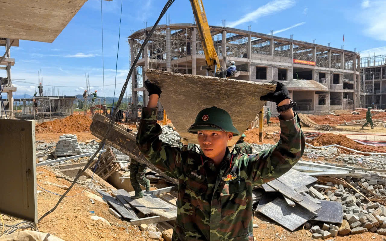 Tôn Vinh Thành Tích Học Tập Của Học Sinh Con Cán Bộ Quân Đội