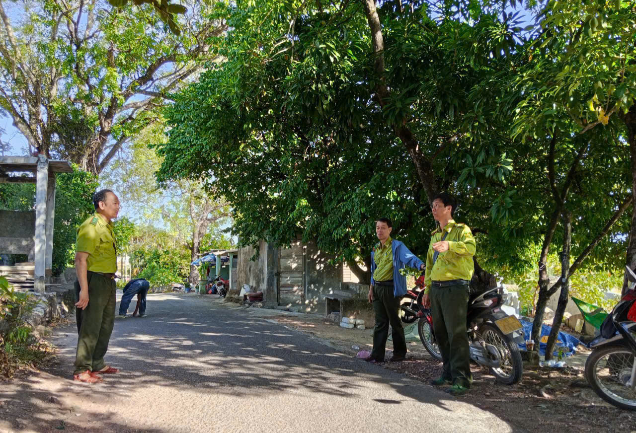 Căng mình giữ rừng sau hơn 10 điểm cháy trong một ngày ở Huế- Ảnh 2.