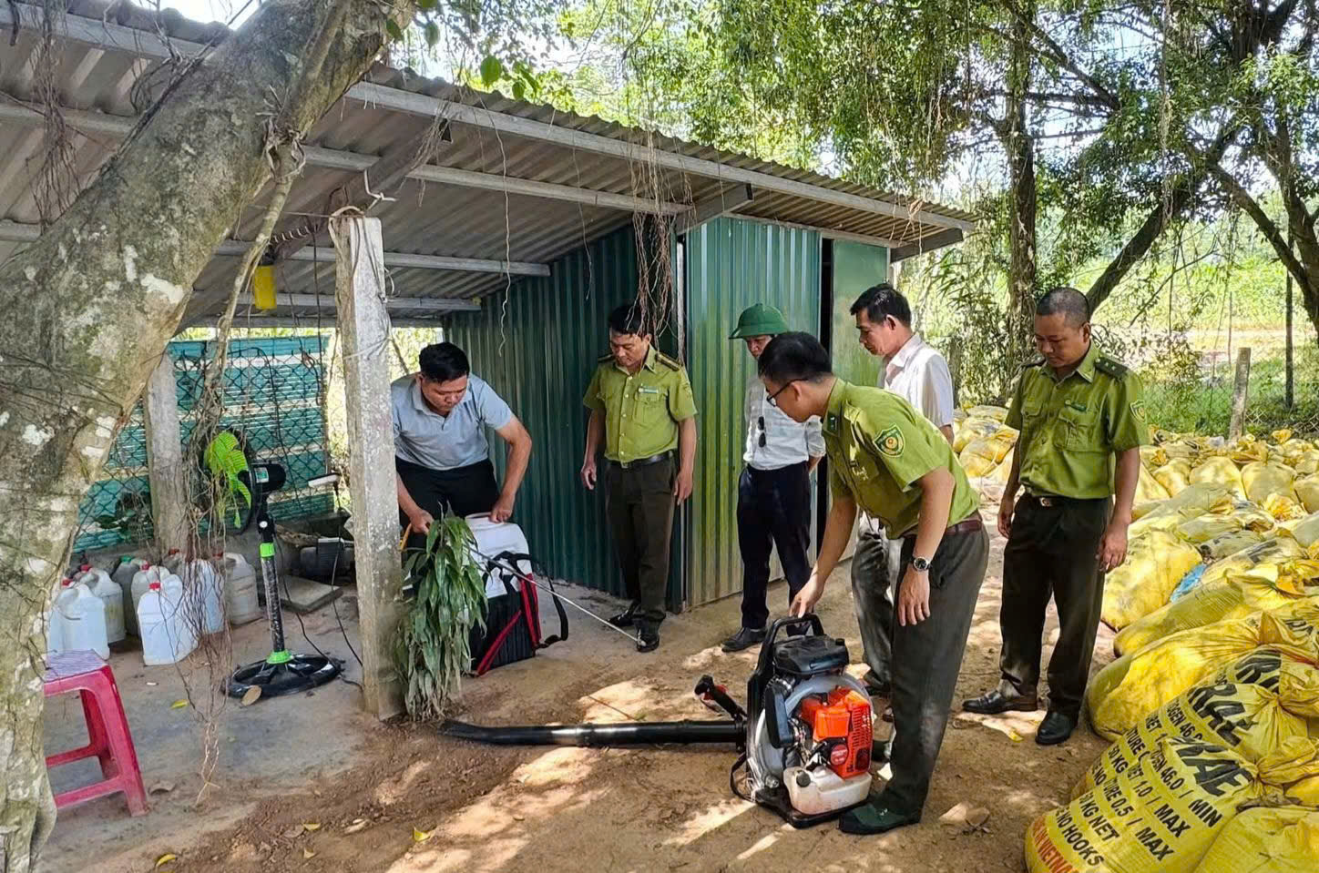 Căng mình giữ rừng sau hơn 10 điểm cháy trong một ngày ở Huế- Ảnh 5.