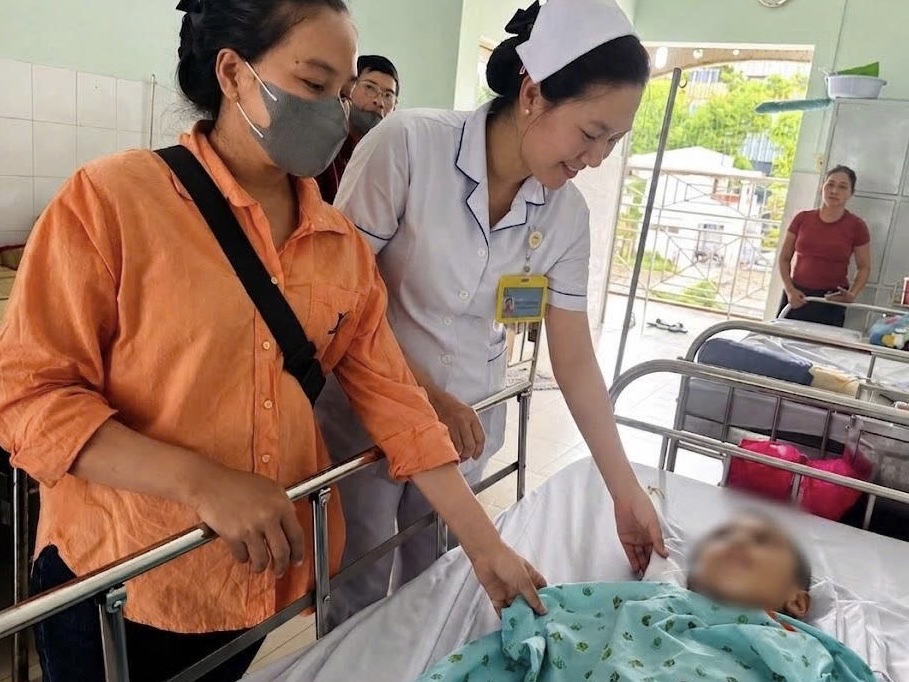 Câu Chuyện Cảm Động Về Một Cậu Bé Campuchia Được Cứu Sau Tai Nạn Giao Thông