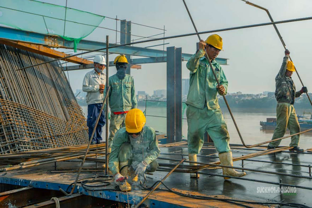 cau-tran-hung-dao4-178710677009821047265 Cầu Trần Hưng Đạo tăng tốc thi công - Ảnh 8.