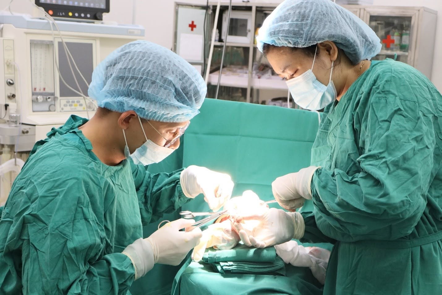 ccbcstrungtmytkanhphuthutnignchobnhnhnthb0679-17879861346561438153219 Ca đứt gân khó được xử lý thành công tại tuyến cơ sở- Ảnh 1.