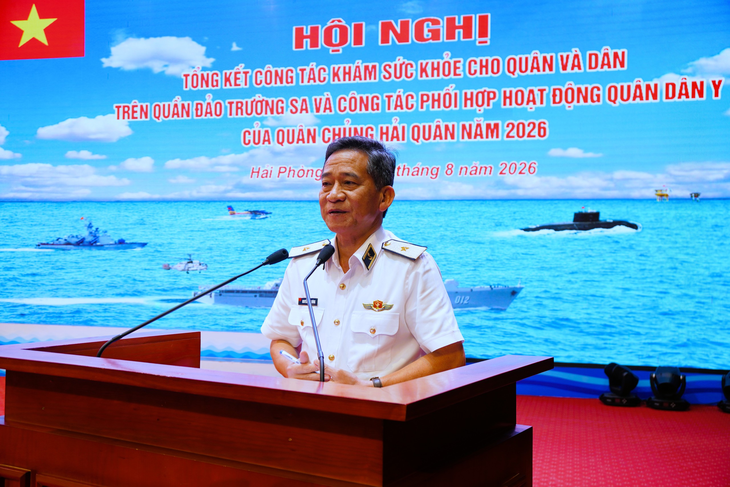 chuan-do-doc-nguyen-dinh-hung-pho-tu-lenh-17860022459212000864358 Nhiều cán bộ y tế được khen thưởng sau khám sức khỏe Trường Sa năm 2026 - Ảnh 4.