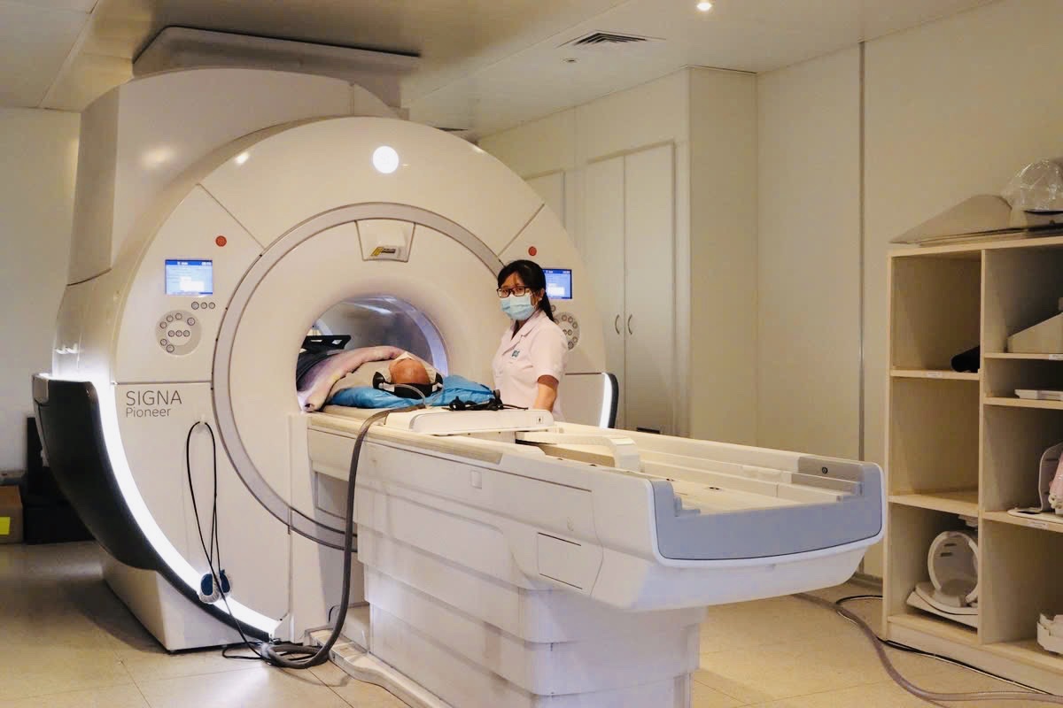chup-mri-17855369318261687796065 Có BHYT bệnh nhân ung thư vẫn phải tốn 50-60 triệu đồng mỗi đợt điều trị- Ảnh 1.