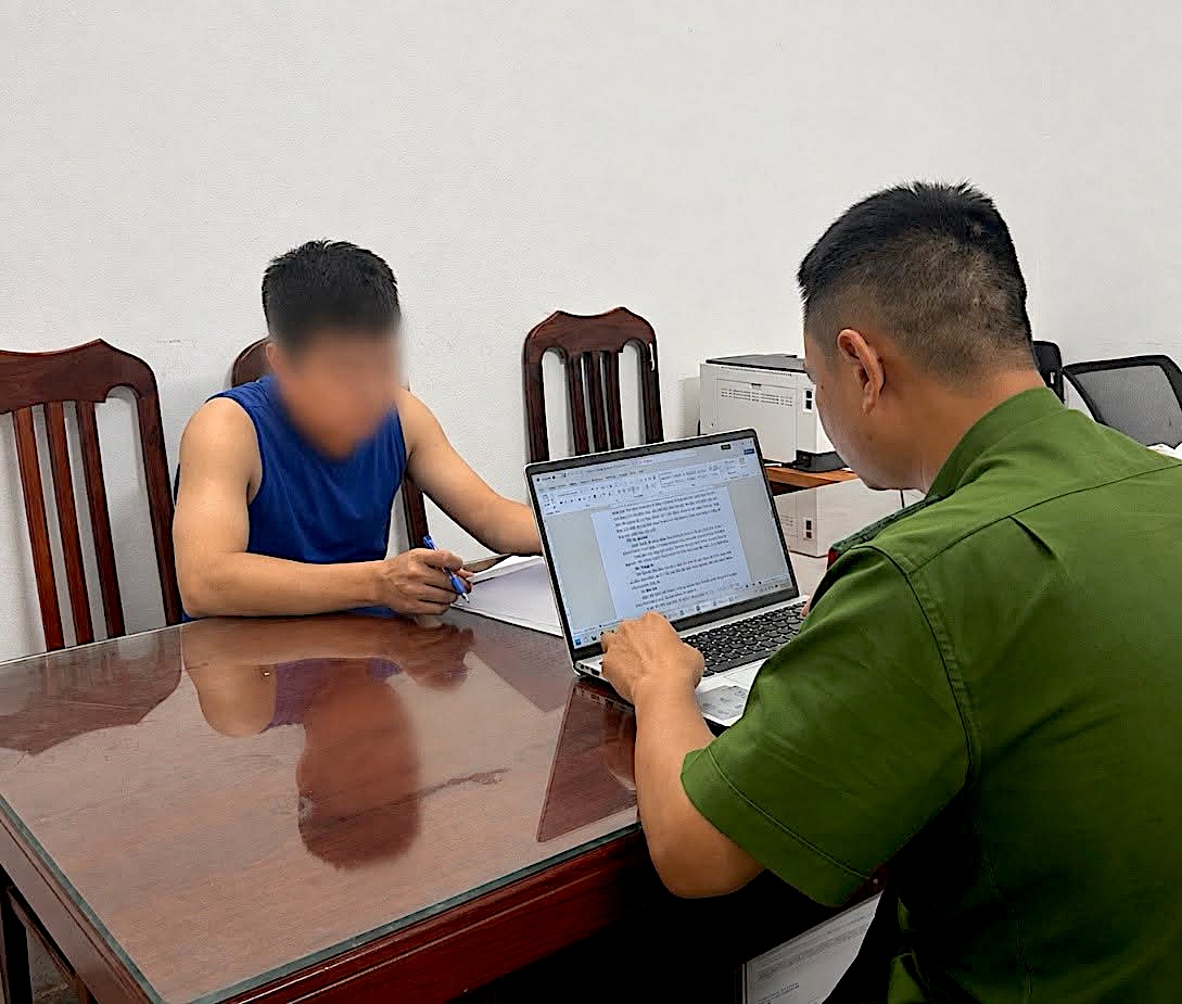 cong-an-ha-noi-113-1787280784911164304903 Người đàn ông say rượu liên tục gọi 113 báo tin giả bằng nhiều số điện thoại - Ảnh 1.