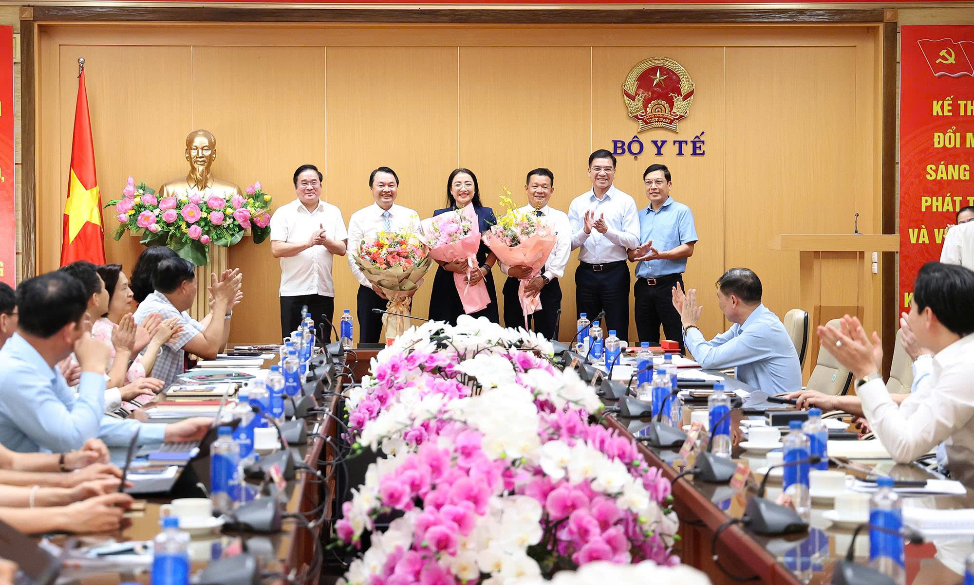 Công Bố Quyết Định Bổ Nhiệm Lãnh Đạo Mới Tại Cục An Toàn Thực Phẩm và Quỹ Phòng Bệnh