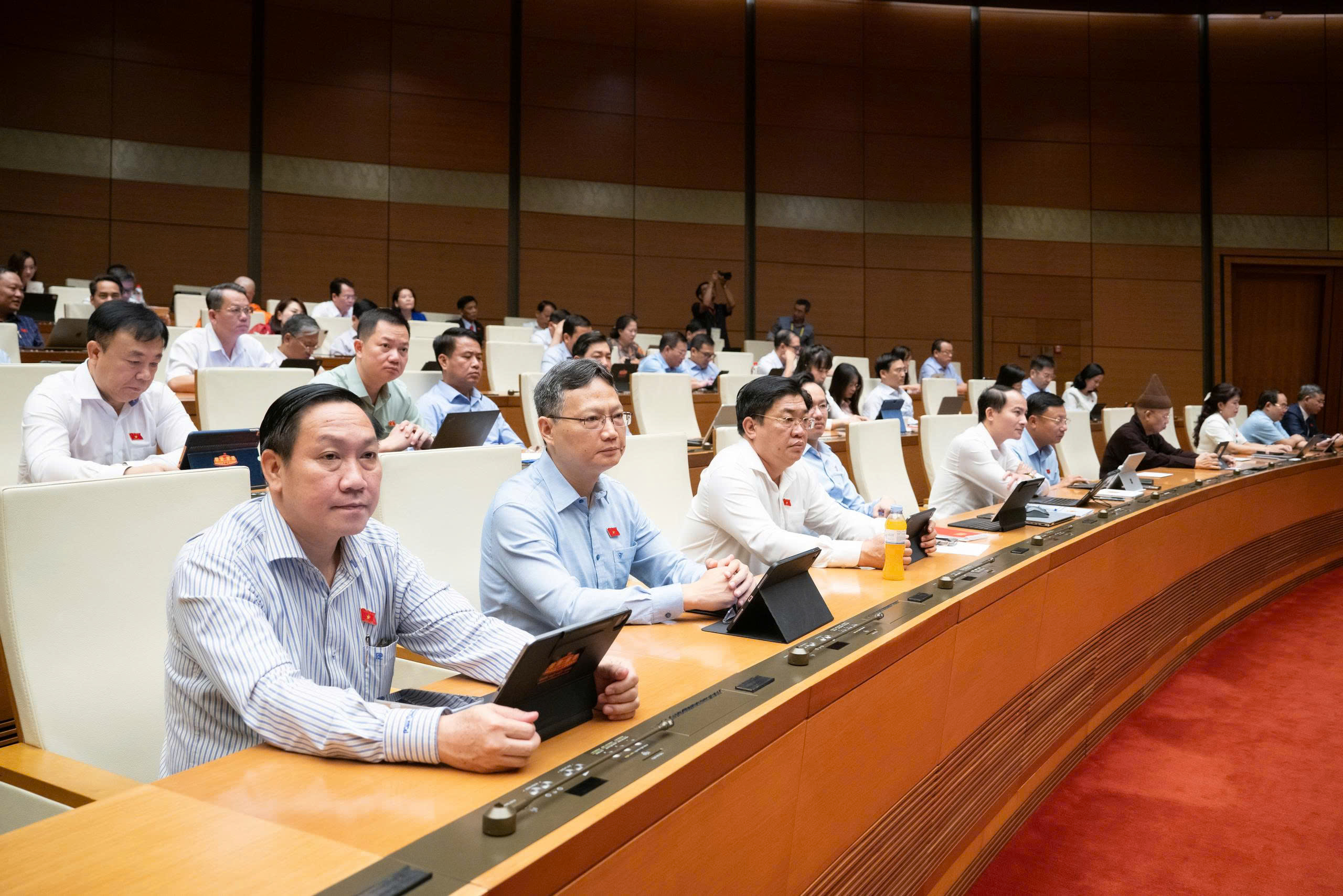dai-bieu-17872149777141851266233 ĐBQH Nguyễn Lân Hiếu: Nên bỏ tự chủ bệnh viện tuyến cơ sở ở vùng khó khăn- Ảnh 2.