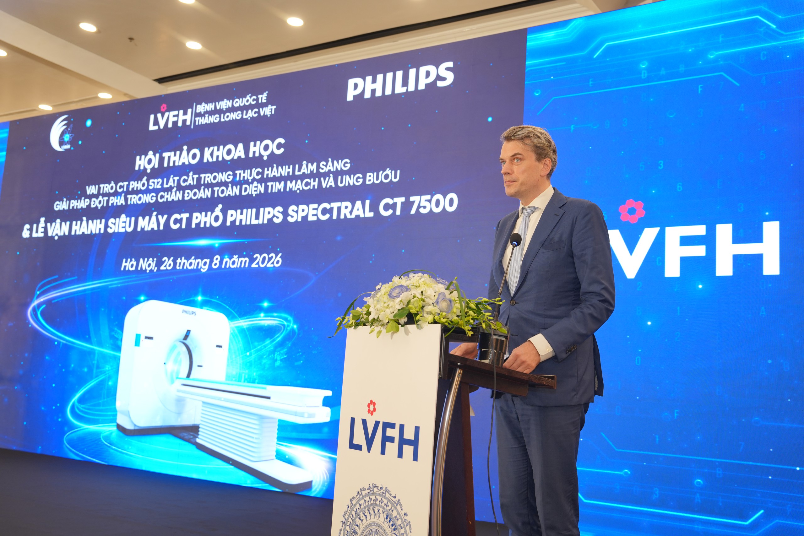 dai-su-ha-lan-17877319519681949348114 Đưa công nghệ cao vào y tế phải được đo bằng chất lượng phục vụ người bệnh- Ảnh 5.