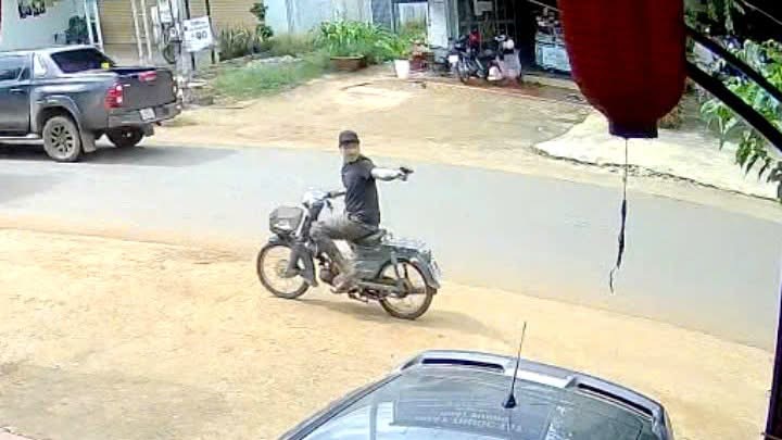 Cảnh Báo Về Nguy Cơ An Toàn Giao Thông Từ Hành Vi Của Một Thanh Niên