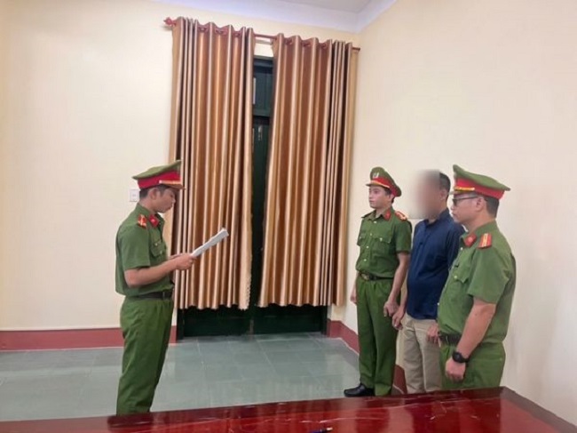 Khởi Tố Hai Nhân Viên Liên Quan Đến Vụ Đổ Bã Bê Tông Ra Môi Trường
