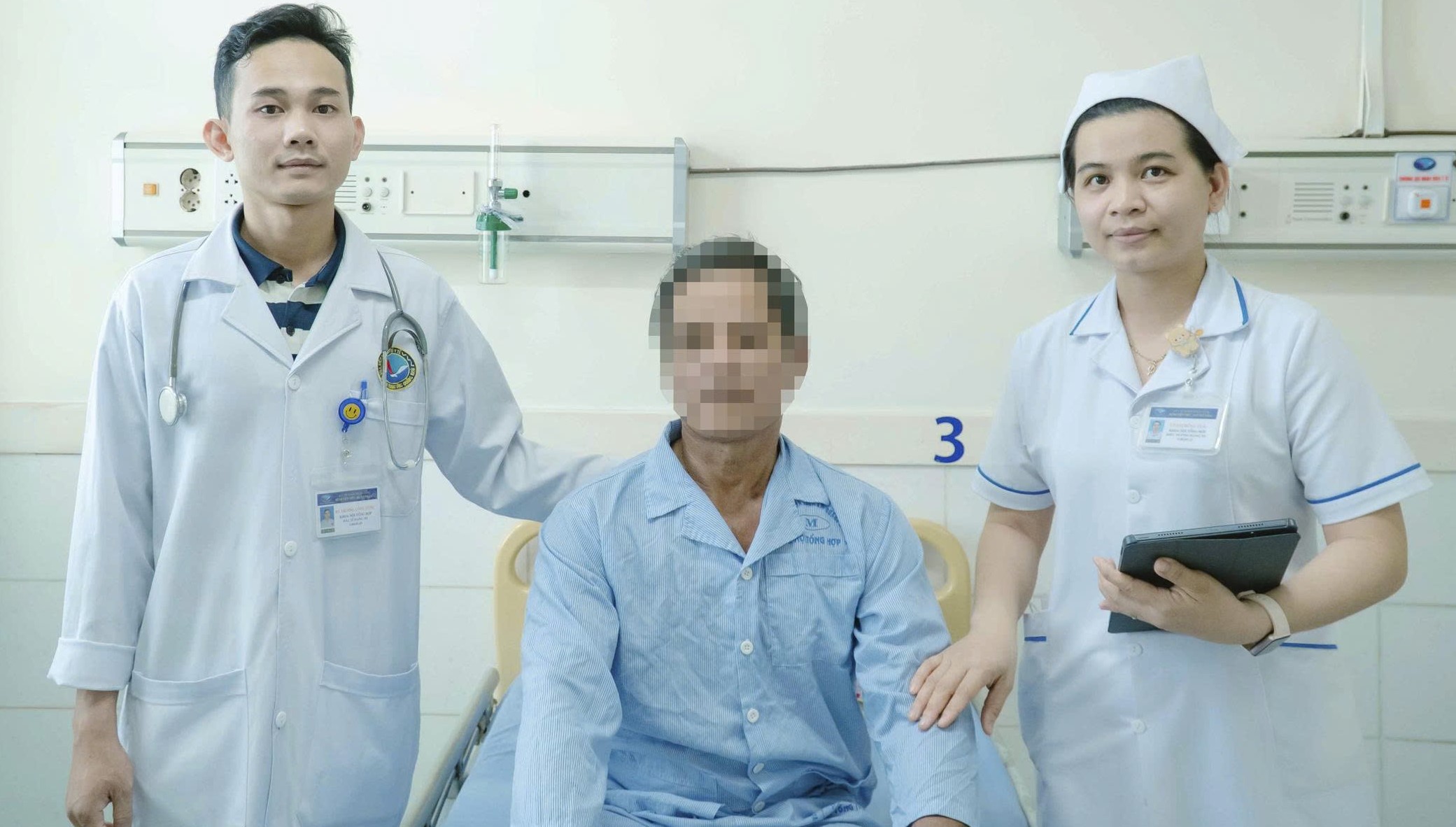 dot-quy-giua-dong-1787906211755559197375 Đang làm đồng bất ngờ đột quỵ, bác sĩ khuyên không bỏ lỡ 'giờ vàng' - Ảnh 1.