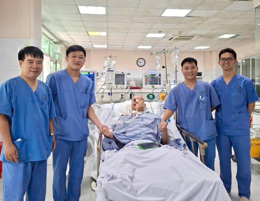 Sự Cứu Sống Ấn Tượng Của Một Bệnh Nhân 25 Tuổi Bị Bệnh Tự Miễn Nặng