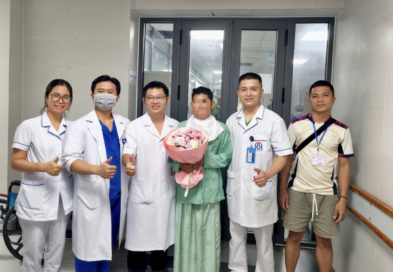 Cứu Sống Người Bệnh Ung Thư Ho Ra 2 Lít Máu Trong Tình Huống Nguy Cấp