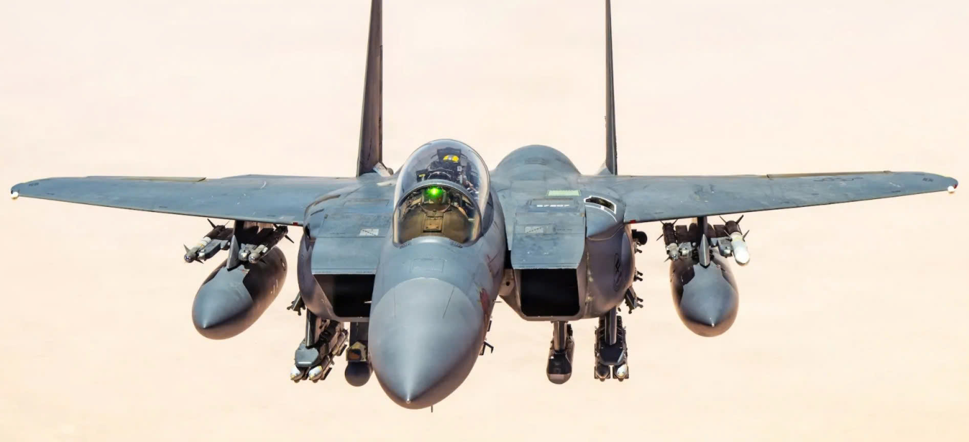 Iran Tận Dụng UAV Để Theo Dõi và Bắn Hạ F-15E Mỹ: Sự Thật Đằng Sau Chiến Thuật